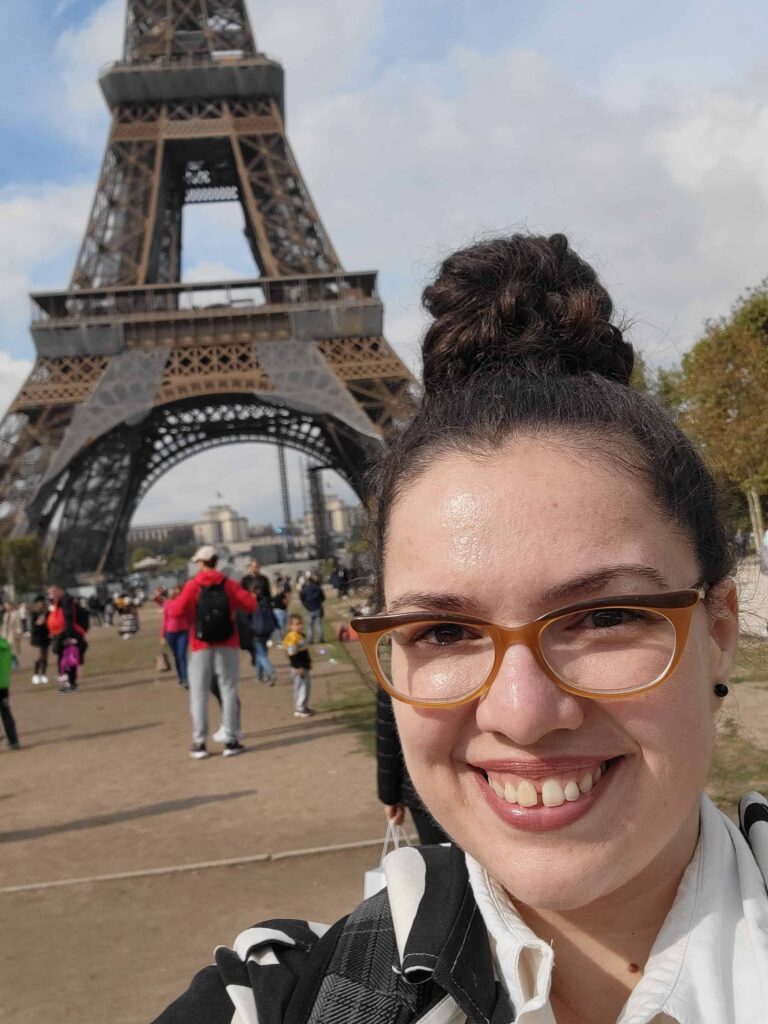 beginning of my solo travel story - selfie I took in Paris during my first solo trip