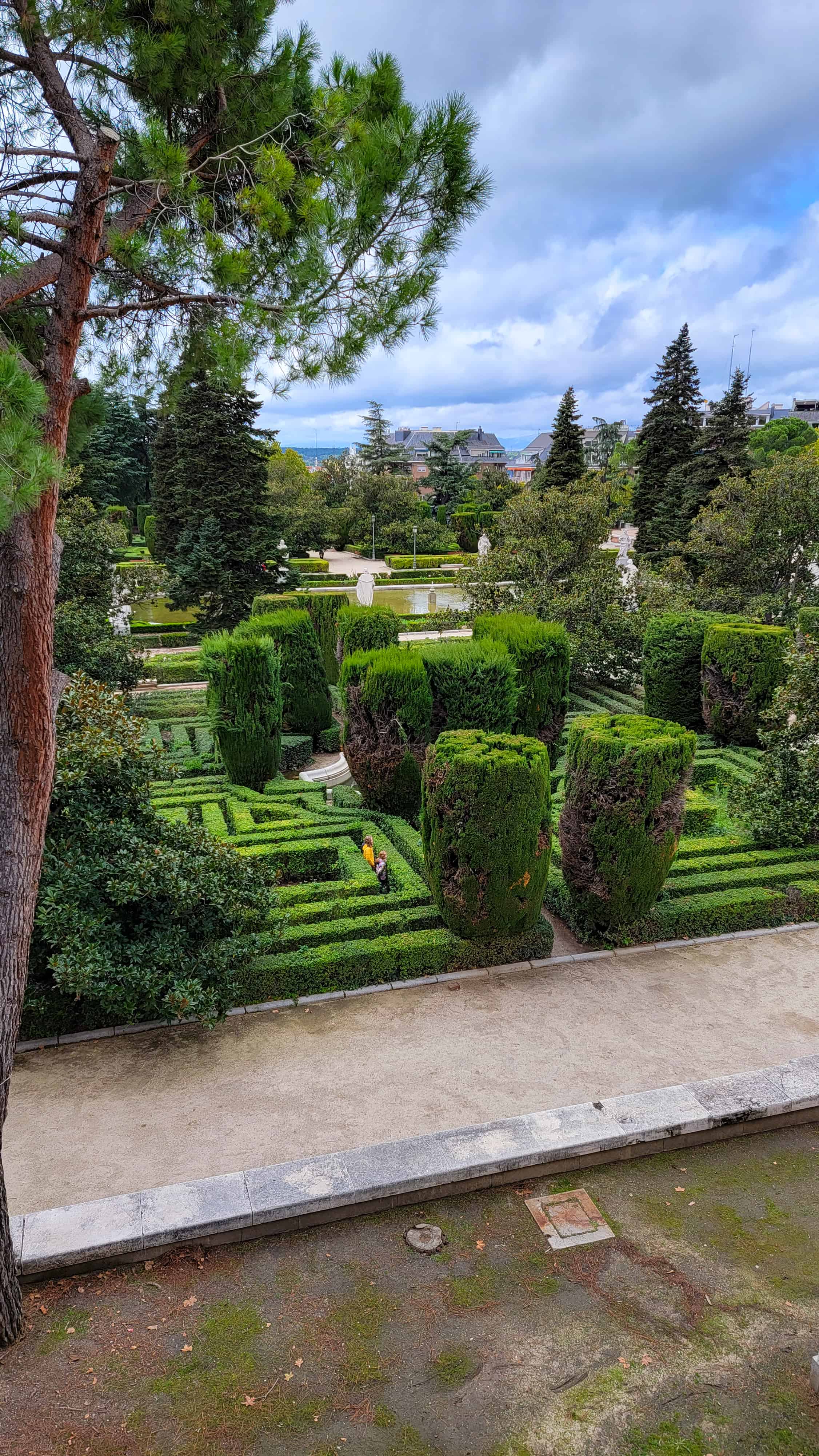 what to see in madrid in 5 days: royal palace gardens
