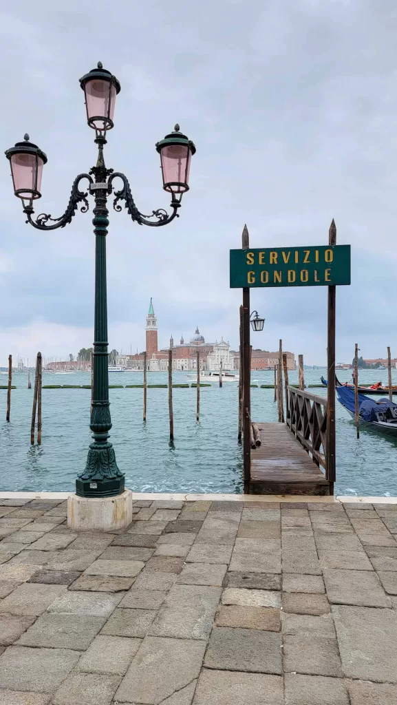 grand canal in venice, one of the many instagrammable places in Italy