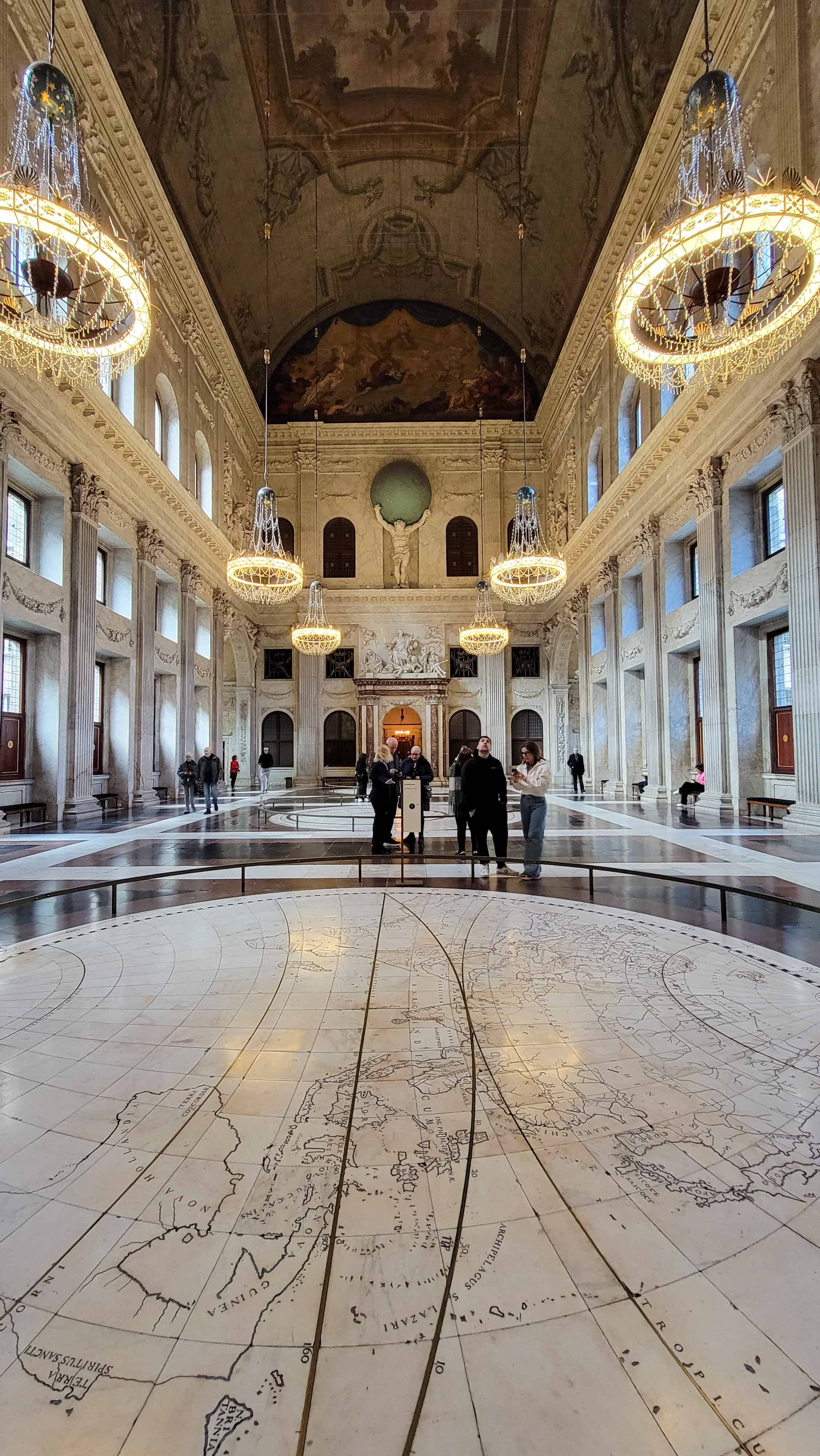 interior of the royal palace of amsterdam