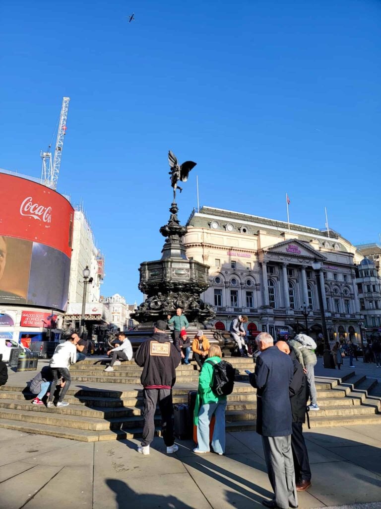 statue in piccadilly circus in london