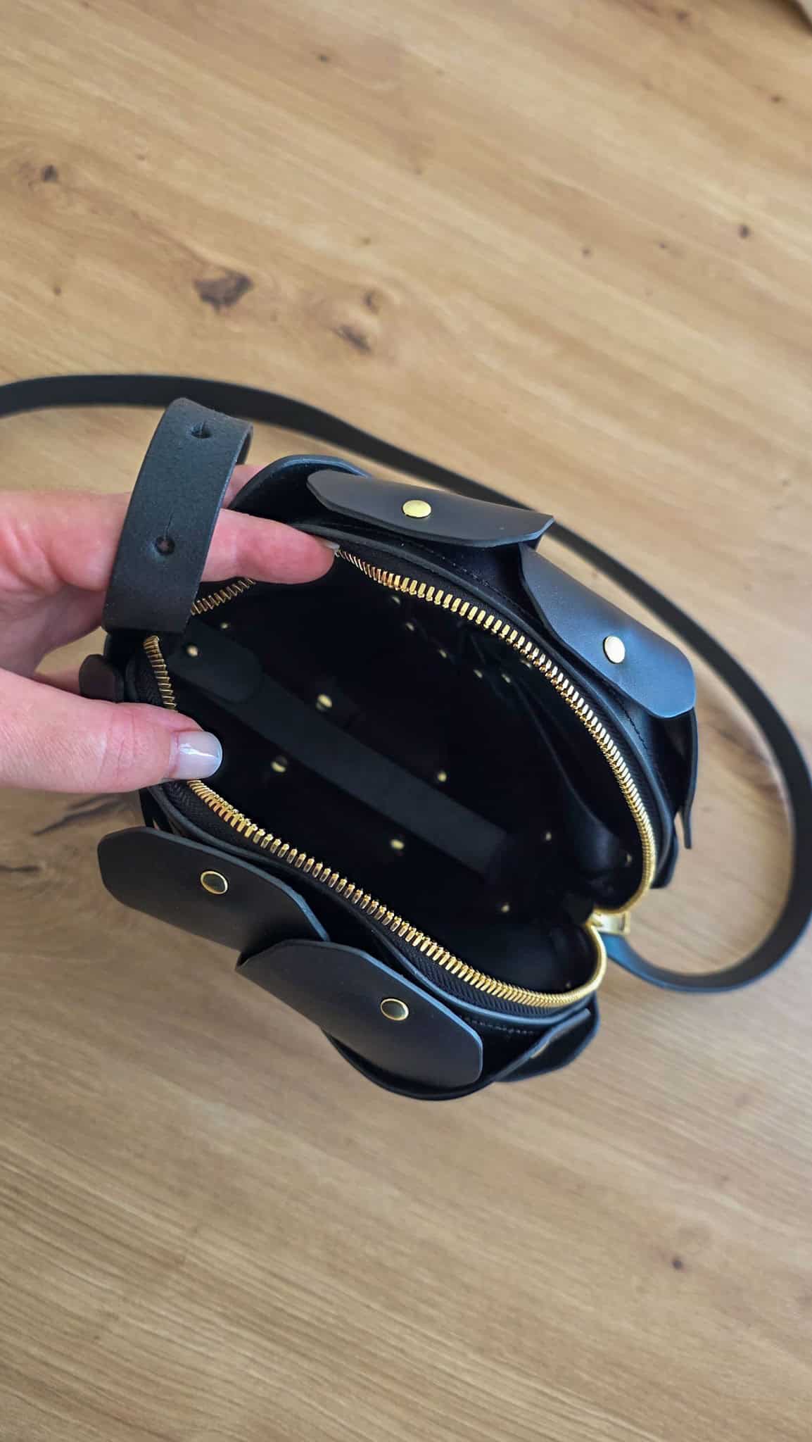 inside of the purse from atelier madre manuel dreesmann barcelona