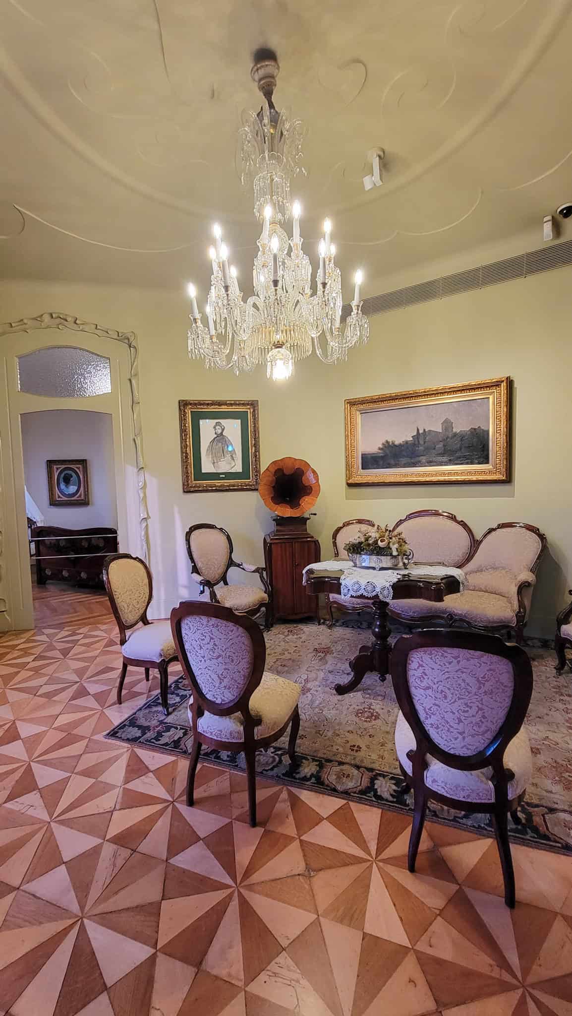 dining room in casa mila