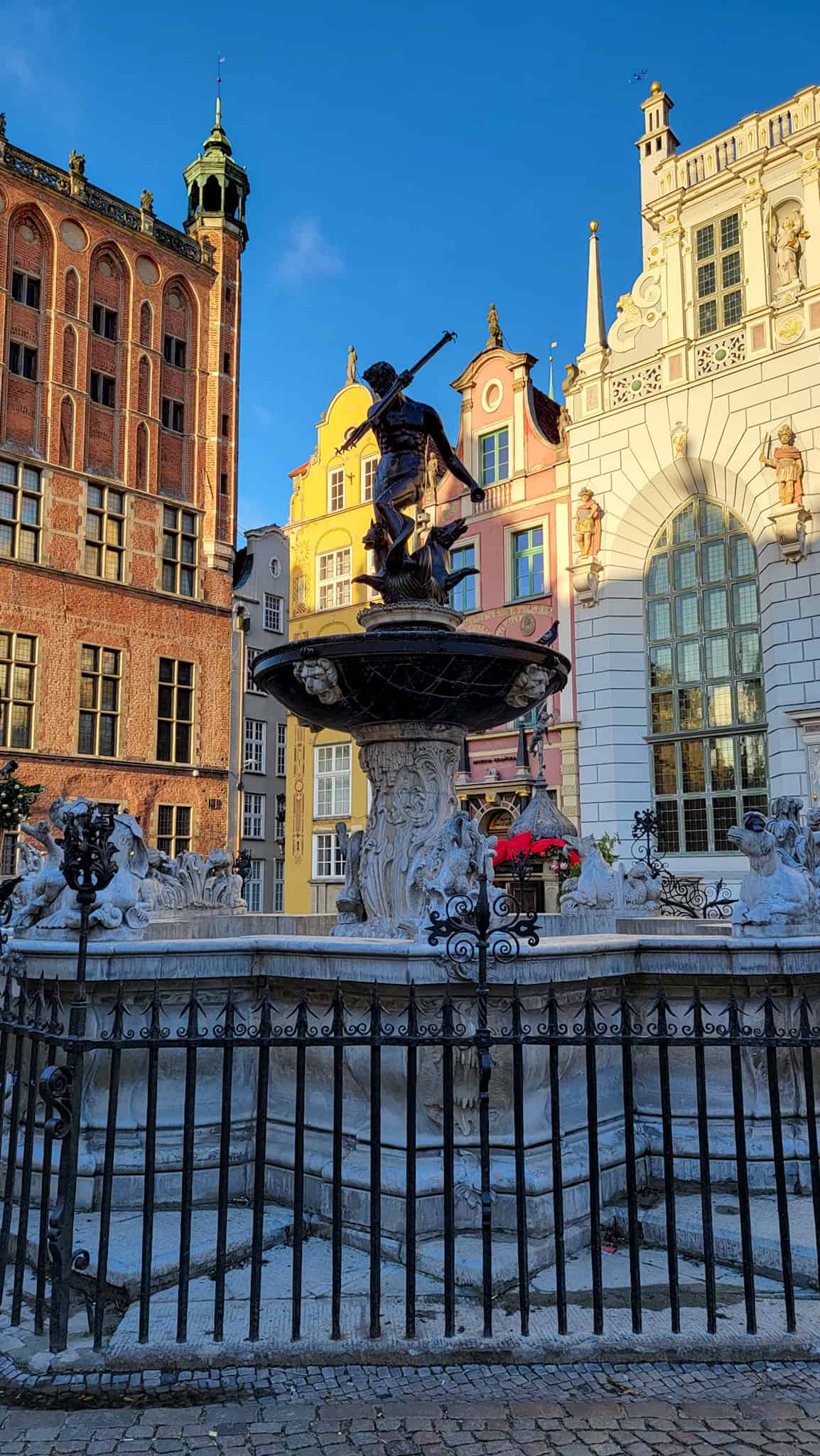 neptune's fountain in gdansk