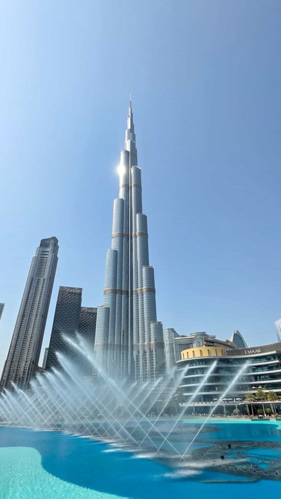 the dubai water fountain and burj khalifa in dubai