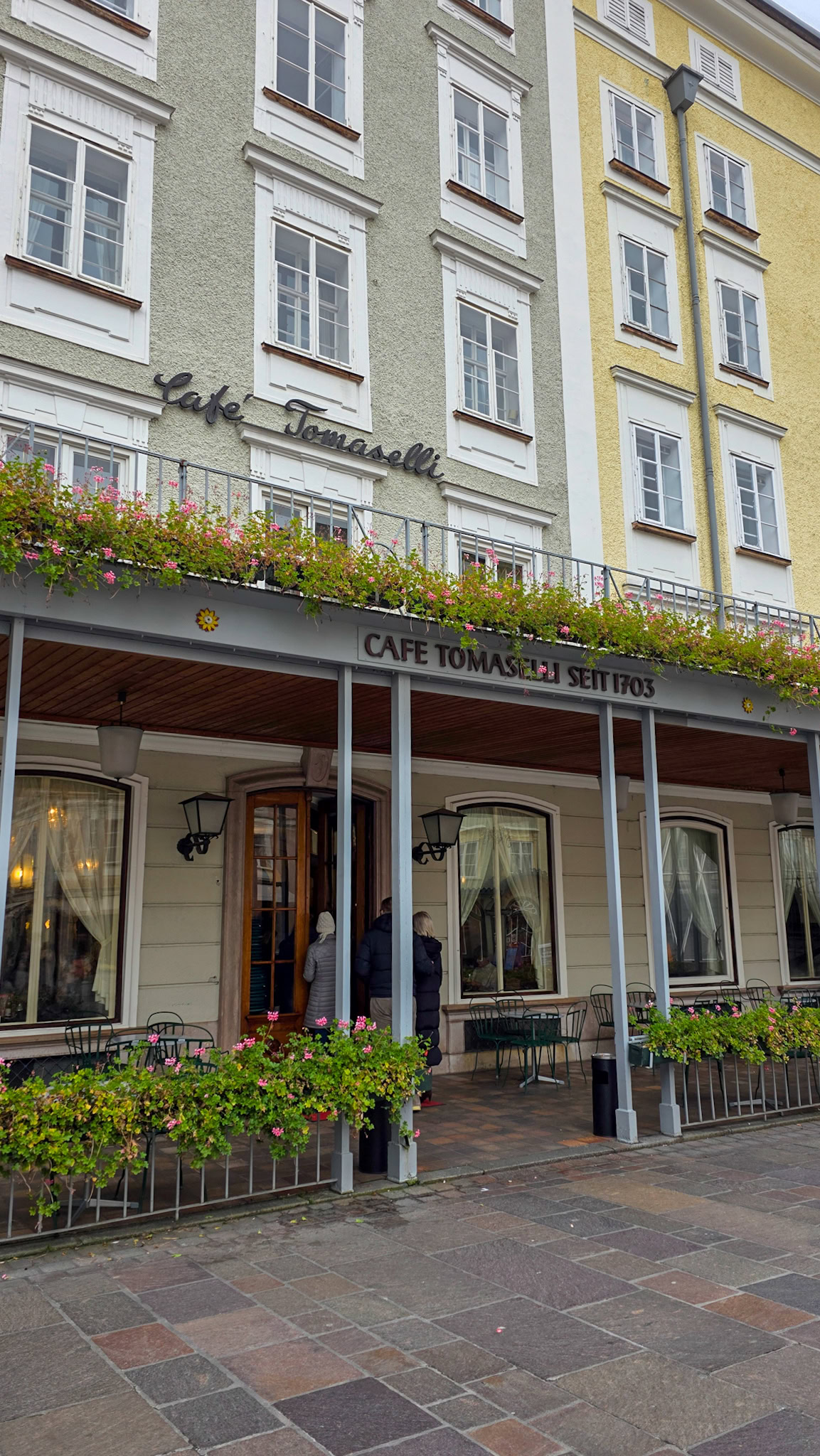 cafe tomaselli in salzburg