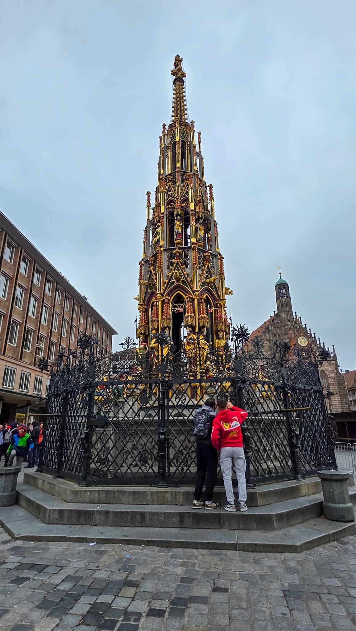 schoner brunnen fountain in nuremberg