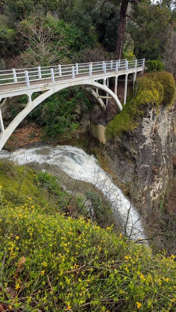 Leghvtakhevi Waterfall