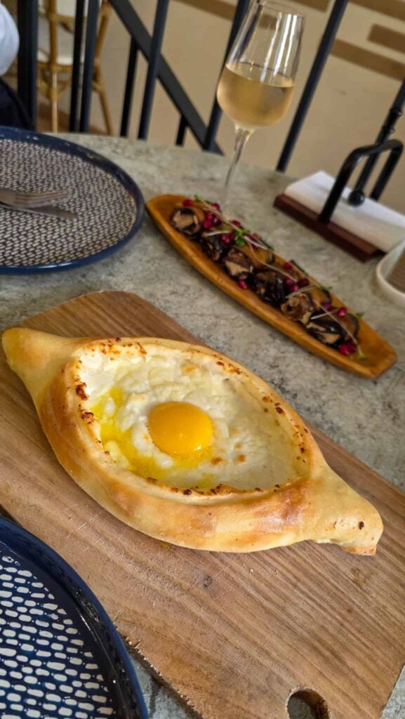 khachapuri at Ode restaurant tbilisi