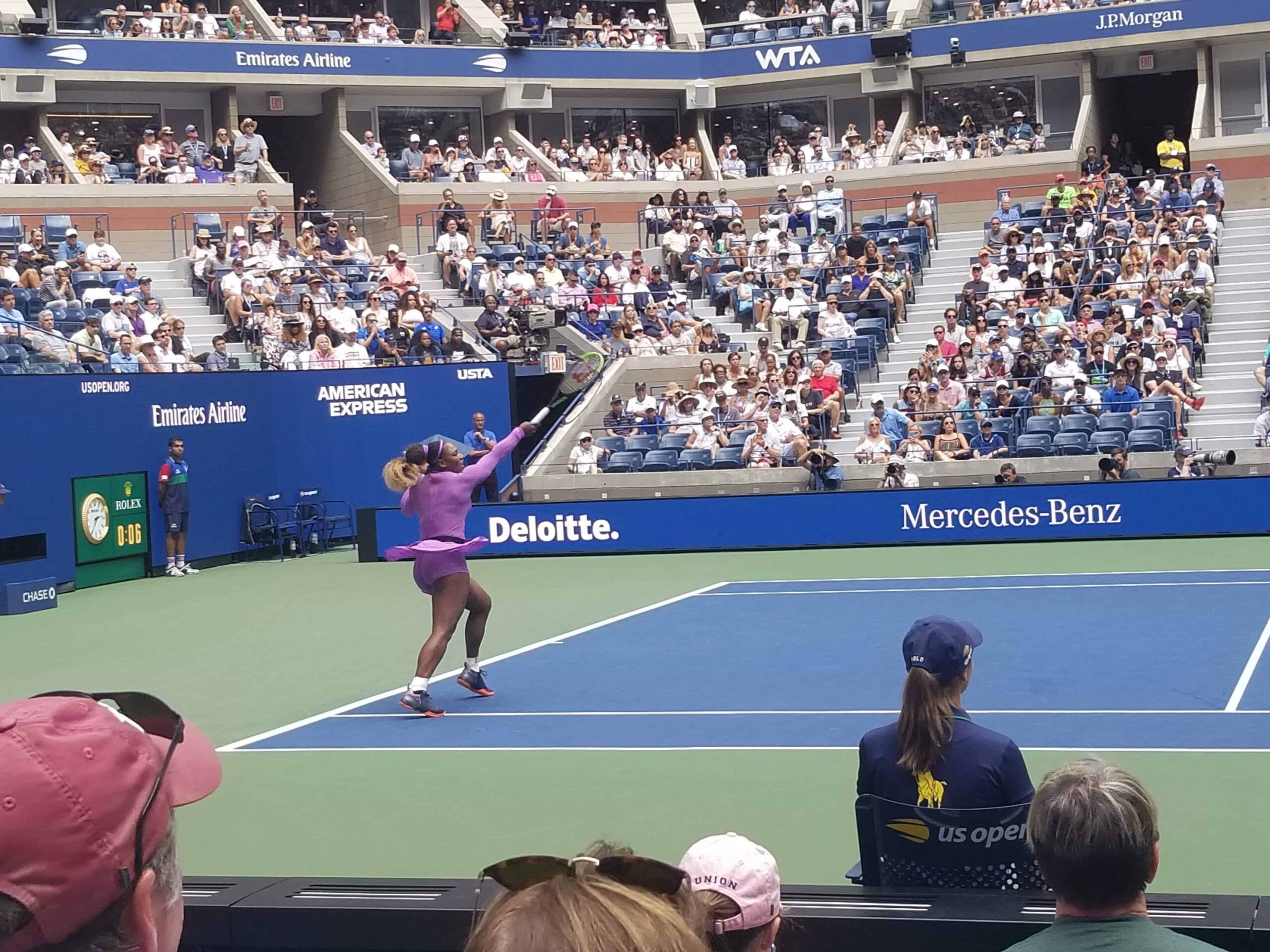 serena williams serving at the us open tennis tournament