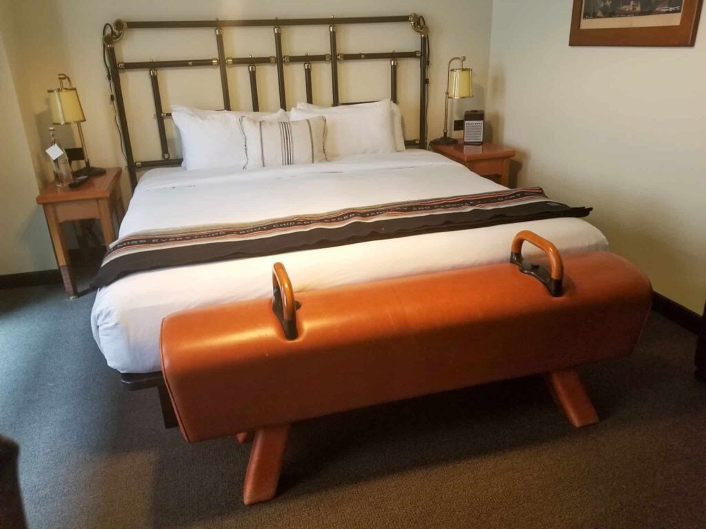 where to stay in chicago first time: the author's room at chicago athletic association hotel